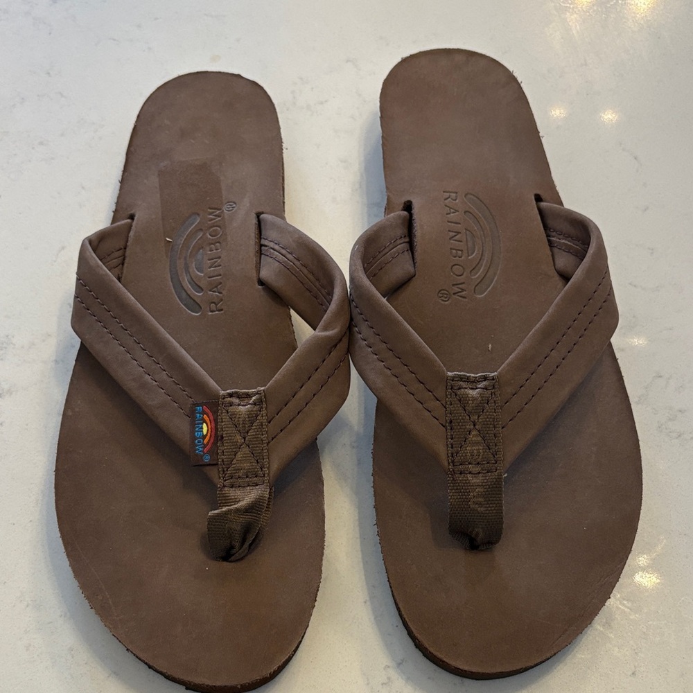 Brand New Rainbow Ladies Tan Leather Flip-Flops XL 8.5-9.5. Color: Oak